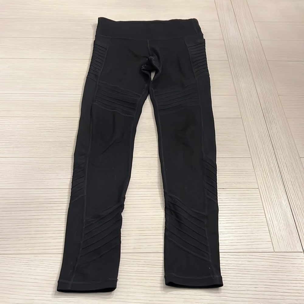 Athleta girl black leggings with ribbed pockets size L 12 EUC